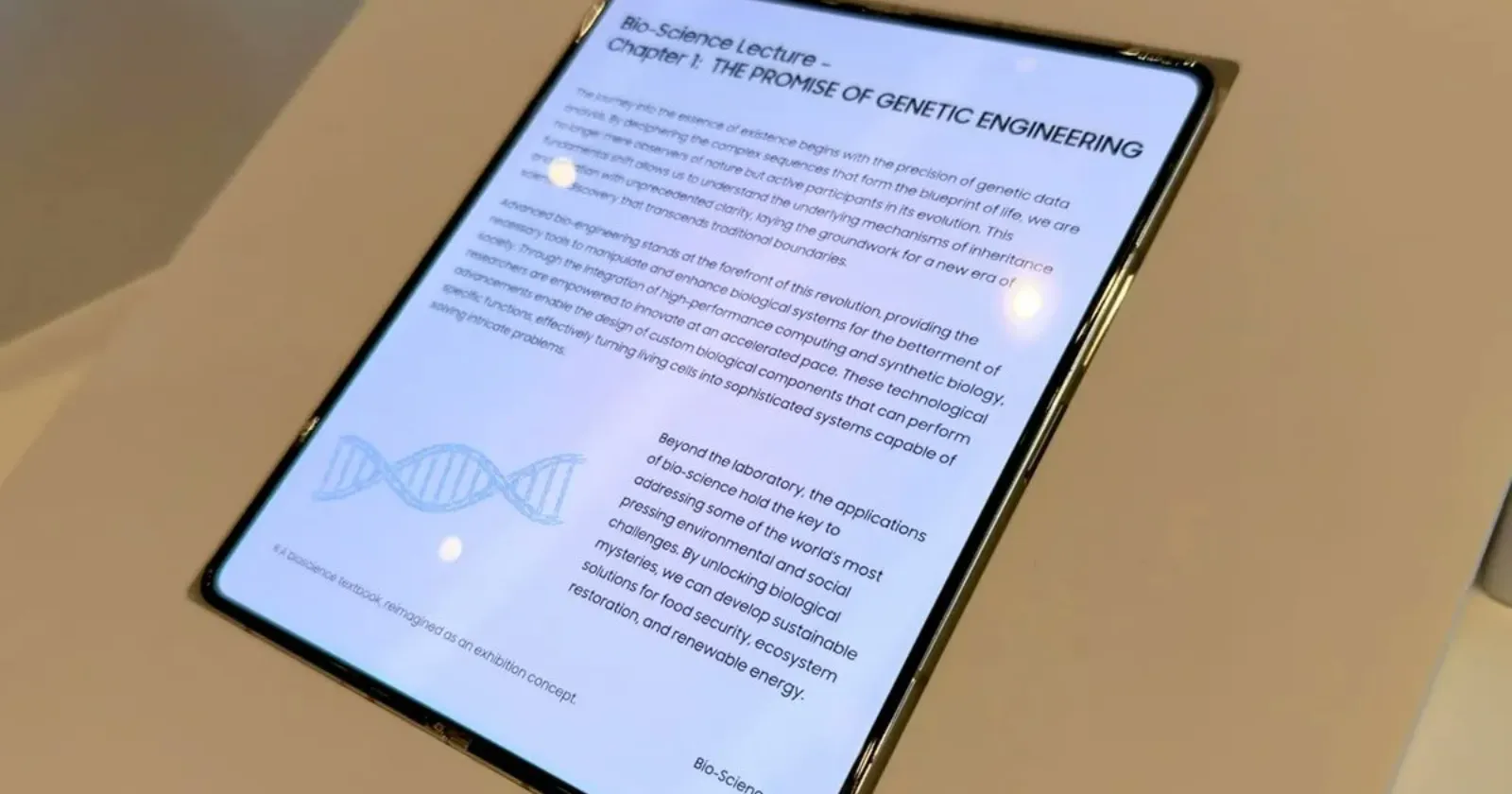 Apple’ın Beklediği An: CES 2026’da Kırışıksız iPhone Fold İçin İlk Somut Kanıt!