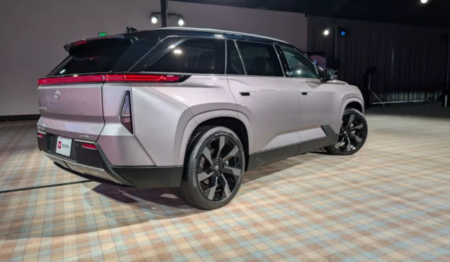 2027-Toyota-Highlander-for-Carscoops-by-Stephen-Rivers-6-2048x1152