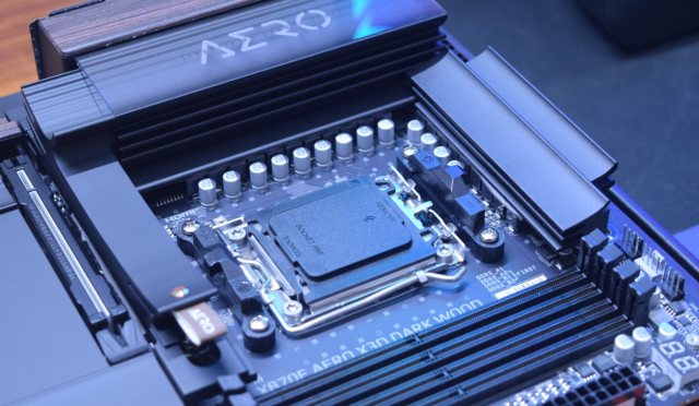 Gigabyte X870E AERO X3D (1)